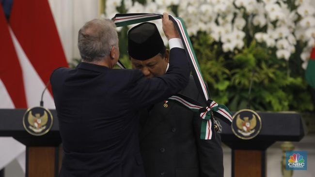 Prabowo Dapat Gelar Bejeweled Grand Cordon Al Nahda dari Raja Yordania