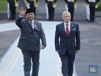 Potret Prabowo Sambut Raja Yordania di Istana Negara