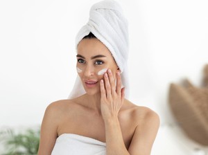 Sering Diabaikan! Ini Kesalahan Skincare yang Bikin Cepat Tua di Usia 40-an