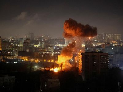 Rusia Menggila Bombardir Ukraina, Apartemen Runtuh-8 Tewas Seketika