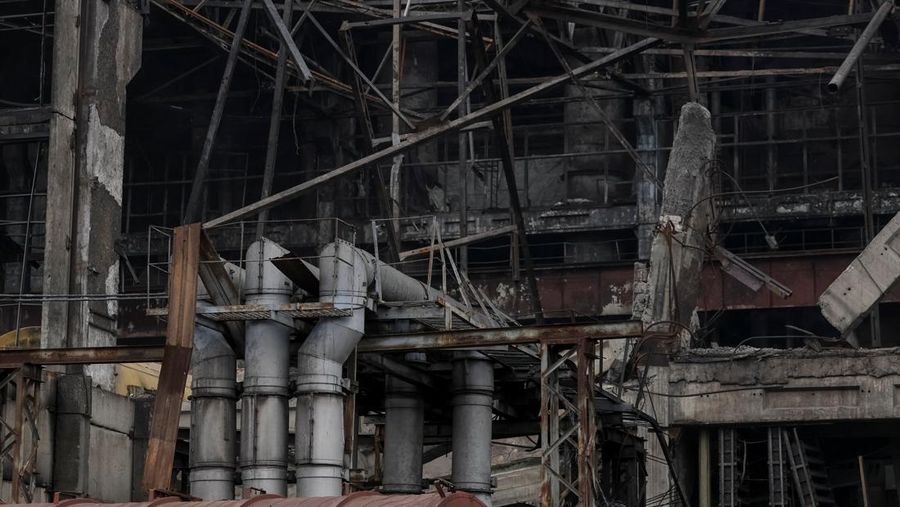 Pembangkit listrik tenaga termal yang rusak akibat serangan rudal Rusia baru-baru ini, di tengah serangan Rusia terhadap Ukraina, di lokasi yang dirahasiakan di Ukraina, 13 November 2025. REUTERS/Gleb Garanich