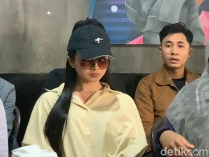 MUA Dea Lipa Akui Dirinya Pria Bernama Deni, Keluarga Minta Maaf