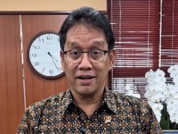 Viral Selalu Pakai Batik Sama, Menkeu Purbaya Pamer Batik Garuda