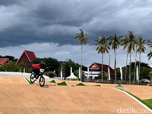 Peraih Emas Asian Games Taklukkan Sirkuit BMX Muncar yang Menantang