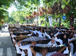 Komodo Waterfront Festival Bentangkan 1.000 Kain Songke Manggarai