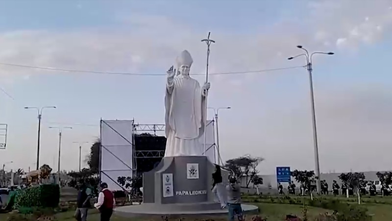 Peru meresmikan patung setinggi lima meter untuk menghormati Paus Leo XIV. (Tangkapan Layar Video/REUTERS)