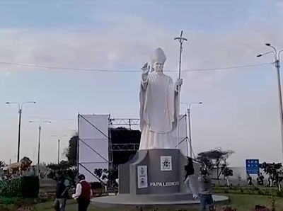 Patung Raksasa Paus Leo XIV Diresmikan di Peru, Tingginya 5 Meter!