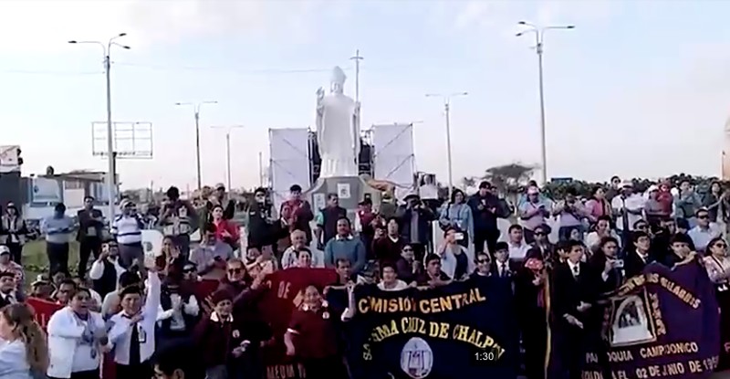 Peru meresmikan patung setinggi lima meter untuk menghormati Paus Leo XIV. (Tangkapan Layar Video/REUTERS)