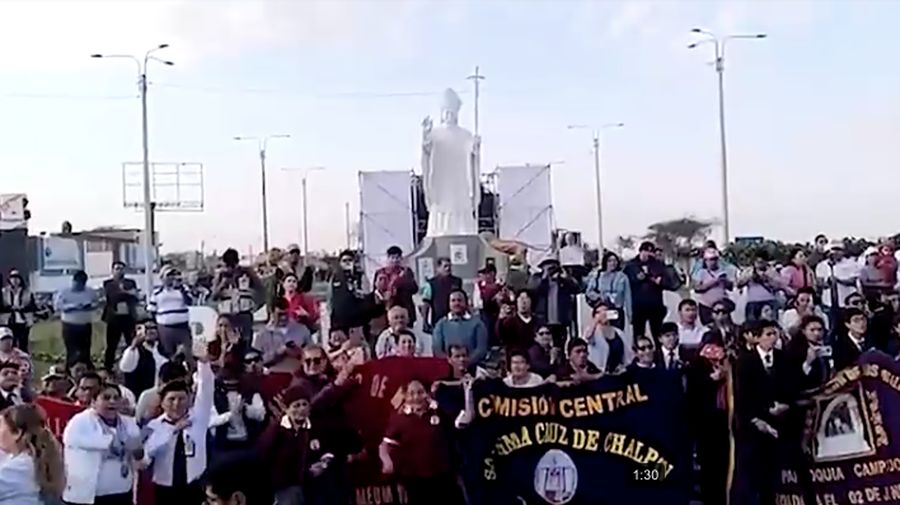 Peru meresmikan patung setinggi lima meter untuk menghormati Paus Leo XIV. (Tangkapan Layar Video/REUTERS)