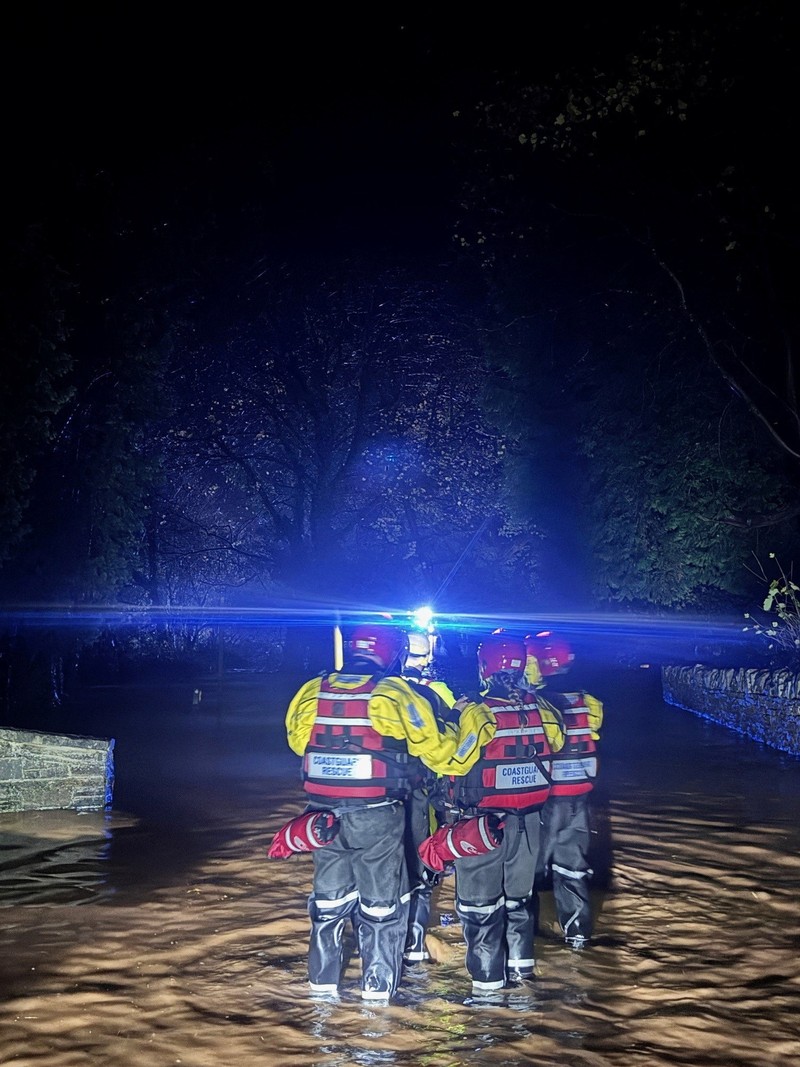 Banjir besar akibat meluapnya Sungai Monnow di Monmouth, Wales, Inggris. (South Wales Fire and Rescue Service/Handout via REUTERS)