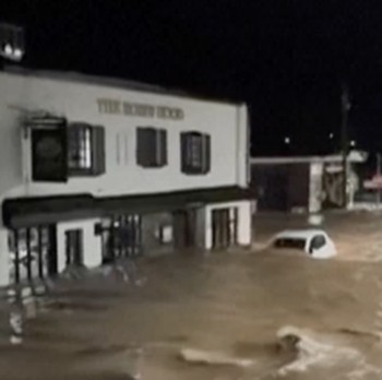Potret Inggris Dihantam Banjir, Jalan Jadi Lautan-Mobil Tenggelam