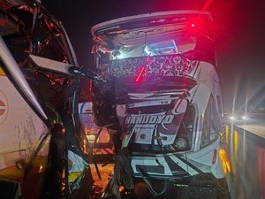 Kecelakaan Beruntun 3 Bus di Tol Batang