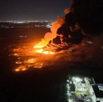 Detik-Detik Ledakan Guncang Pabrik Kimia, Langit Jadi Merah