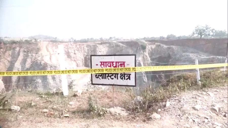 Pasca kecelakaan tambang pada area pertambangan Billi Markundi di distrik Sonbhadra, Uttar Pradesh, India, Minggu (16/11/2025). (NDRF/Handout via REUTERS)