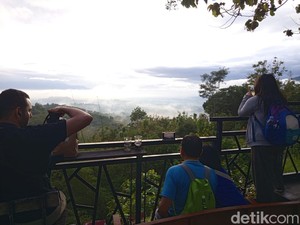 Berburu Sunrise di Punthuk Setumbu Magelang