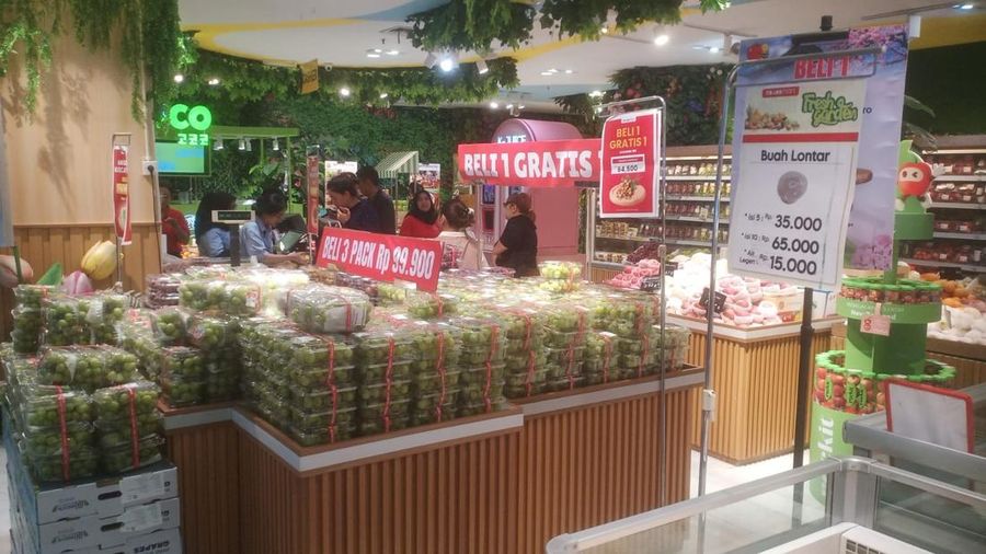 Transmart Kota Kasablanka, Jakarta. (RPM Transmart Kokas Budi Cakra)