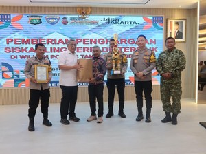 Kapolres Tangsel-Forkopimda Beri Penghargaan 3 Siskamling Terpadu Terbaik