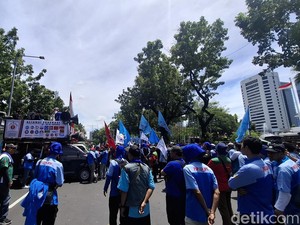 Ada Demo Buruh Depan Balai Kota Jakarta, Jl Medan Merdeka Selatan Ditutup