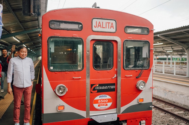 Direktur Utama KAI 2009–2014 Ignasius Jonan, yang turut mendampingi perjalanan terakhir JALITA dari Stasiun Jakarta Kota menuju Depo Kampung Bandan hingga Depo Depok. (Dok KAI)