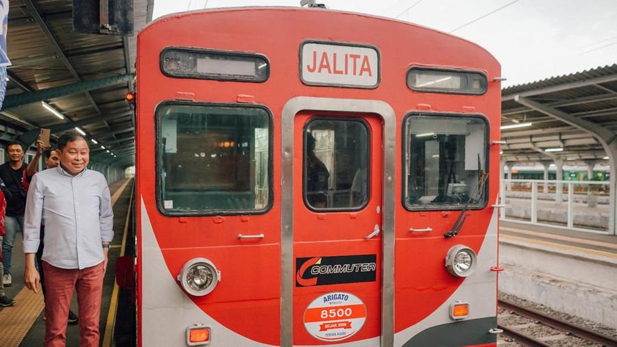 Direktur Utama KAI 2009–2014 Ignasius Jonan, yang turut mendampingi perjalanan terakhir JALITA dari Stasiun Jakarta Kota menuju Depo Kampung Bandan hingga Depo Depok. (Dok KAI)