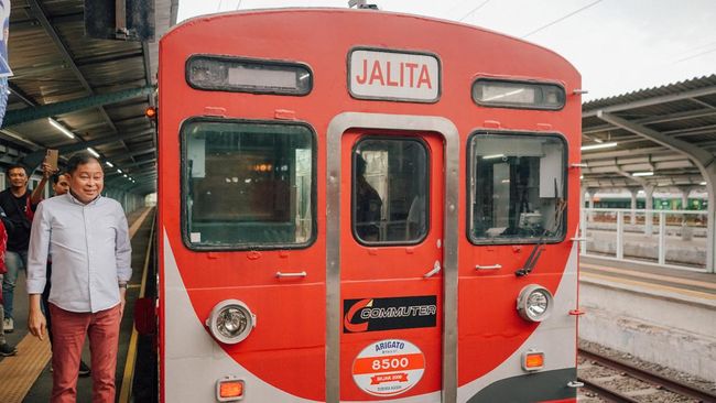 Jonan Naik KRL Tua Eks Jepang di Stasiun Kota, Ini Kata-Katanya