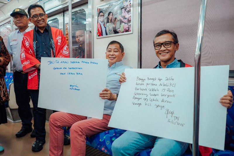 Direktur Utama KAI 2009–2014 Ignasius Jonan, yang turut mendampingi perjalanan terakhir JALITA dari Stasiun Jakarta Kota menuju Depo Kampung Bandan hingga Depo Depok. (Dok KAI)