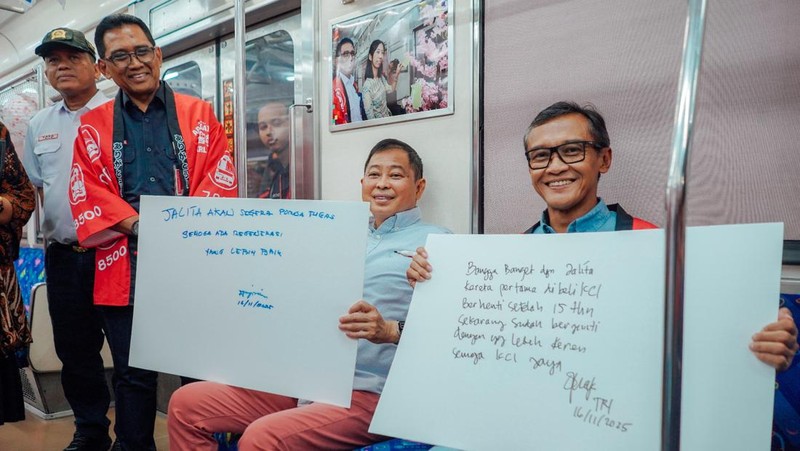 Direktur Utama KAI 2009–2014 Ignasius Jonan, yang turut mendampingi perjalanan terakhir JALITA dari Stasiun Jakarta Kota menuju Depo Kampung Bandan hingga Depo Depok. (Dok KAI)