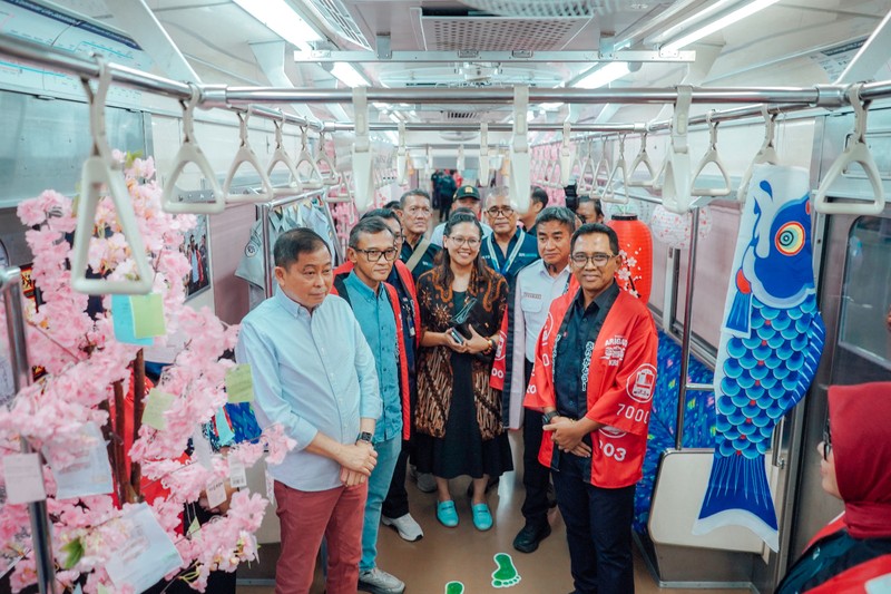 Direktur Utama KAI 2009–2014 Ignasius Jonan, yang turut mendampingi perjalanan terakhir JALITA dari Stasiun Jakarta Kota menuju Depo Kampung Bandan hingga Depo Depok. (Dok KAI)