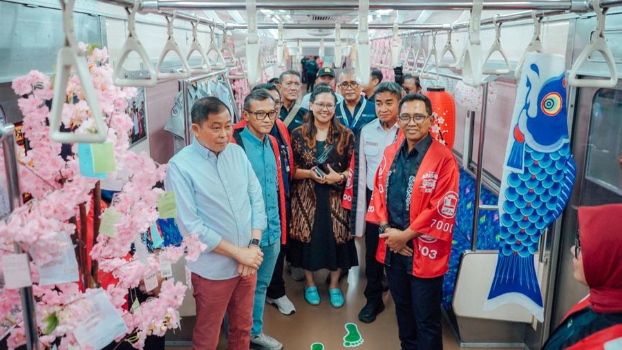 Direktur Utama KAI 2009–2014 Ignasius Jonan, yang turut mendampingi perjalanan terakhir JALITA dari Stasiun Jakarta Kota menuju Depo Kampung Bandan hingga Depo Depok. (Dok KAI)