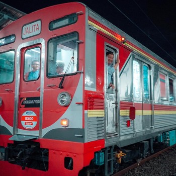 Jonan Muncul di Stasiun Kota dan Naik KRL Tua Eks Jepang, Ada Apa?