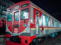 Jonan Muncul di Stasiun Kota dan Naik KRL Tua Eks Jepang, Ada Apa?