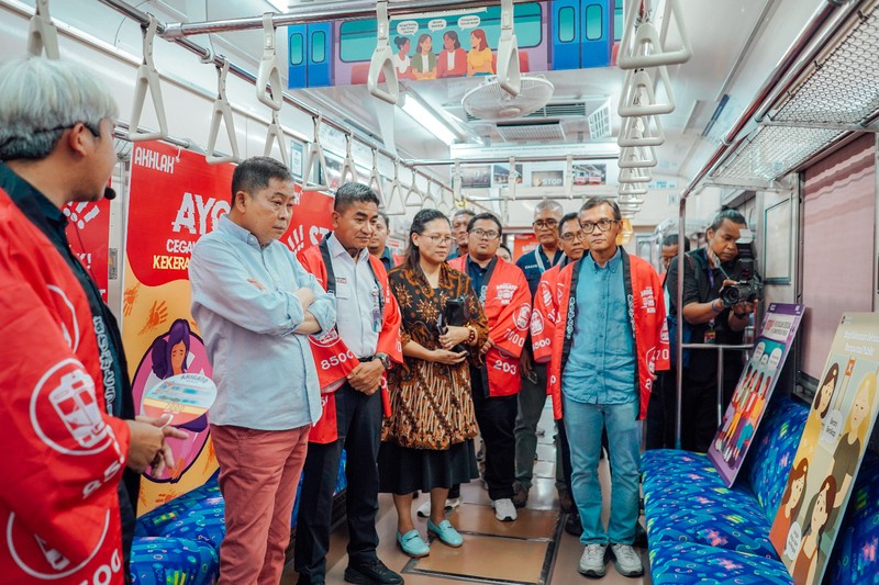 Direktur Utama KAI 2009–2014 Ignasius Jonan, yang turut mendampingi perjalanan terakhir JALITA dari Stasiun Jakarta Kota menuju Depo Kampung Bandan hingga Depo Depok. (Dok KAI)