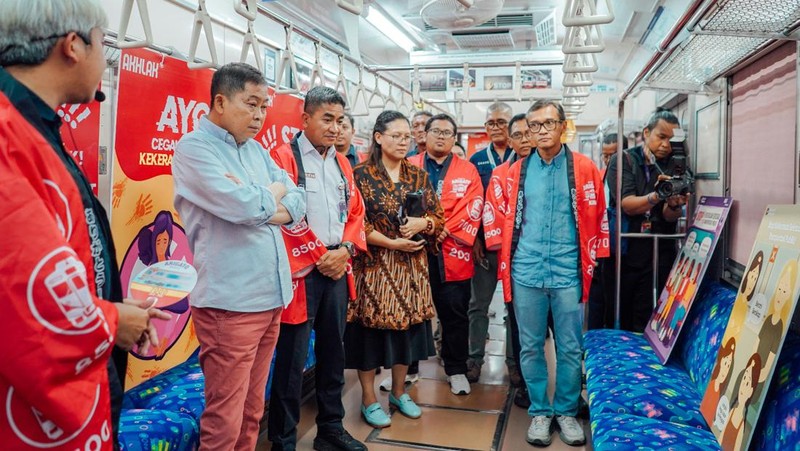 Direktur Utama KAI 2009–2014 Ignasius Jonan, yang turut mendampingi perjalanan terakhir JALITA dari Stasiun Jakarta Kota menuju Depo Kampung Bandan hingga Depo Depok. (Dok KAI)