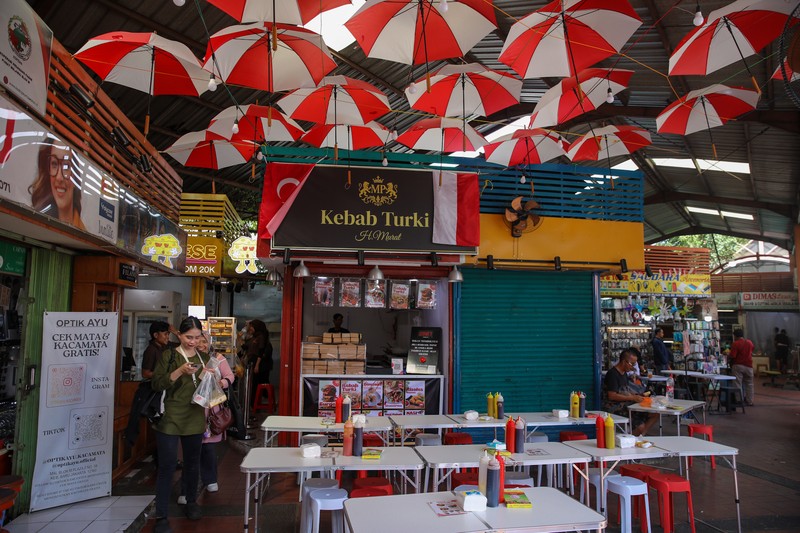 District Blok M yang sempat sepi ditinggal pedagang karena menolak kenaikan harga sewa, kini sudah diisi kembali oleh pedagang. (CNBC Indonesia/Faisal Rahman)