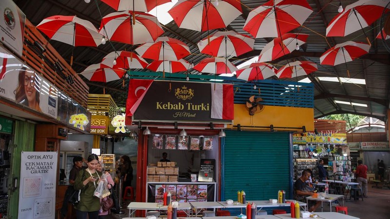 District Blok M yang sempat sepi ditinggal pedagang karena menolak kenaikan harga sewa, kini sudah diisi kembali oleh pedagang. (CNBC Indonesia/Faisal Rahman)