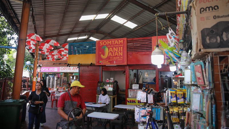 District Blok M yang sempat sepi ditinggal pedagang karena menolak kenaikan harga sewa, kini sudah diisi kembali oleh pedagang. (CNBC Indonesia/Faisal Rahman)