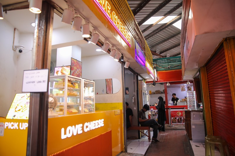 District Blok M yang sempat sepi ditinggal pedagang karena menolak kenaikan harga sewa, kini sudah diisi kembali oleh pedagang. (CNBC Indonesia/Faisal Rahman)