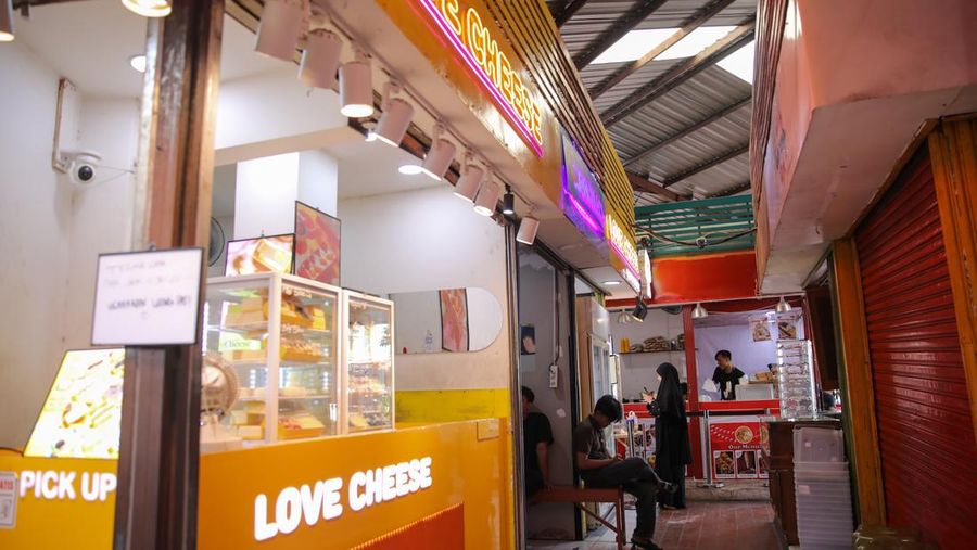 District Blok M yang sempat sepi ditinggal pedagang karena menolak kenaikan harga sewa, kini sudah diisi kembali oleh pedagang. (CNBC Indonesia/Faisal Rahman)