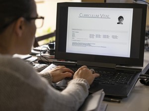 Cara Membuat CV yang Menarik untuk Fresh Graduate Lengkap Struktur-Contohnya