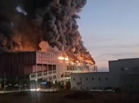 Gudang Fesyen Terbesar Kebakaran Hebat, Jutaan Pakaian-Sepatu Hangus