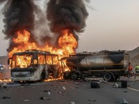 Bus Jamaah Umrah Terbakar Hebat, 45 Tewas Dekat Madinah