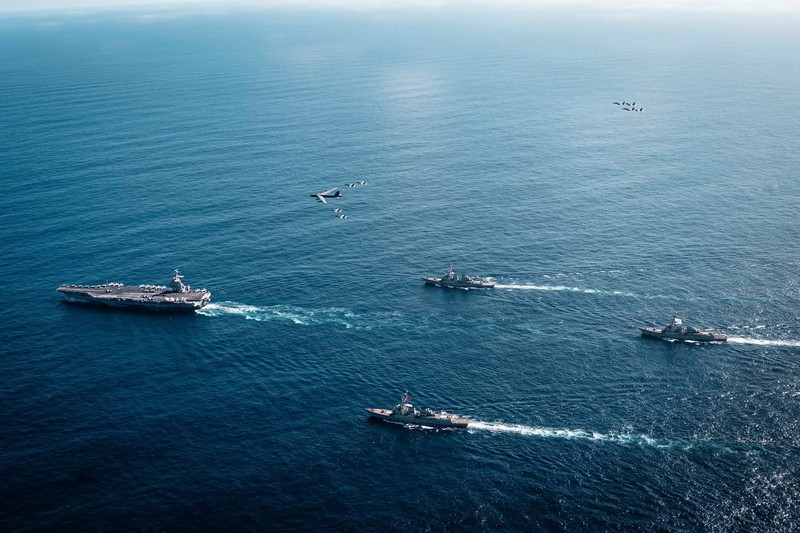 Kelompok Serang Kapal Induk Gerald R. Ford berlayar bersama Operasi Gabungan B-52 Angkatan Udara AS. (X/@NAVSOUS4THFLT)