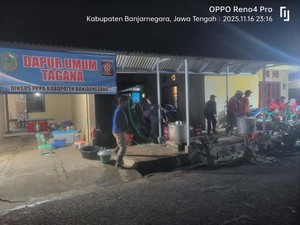 Kemensos Salurkan Bantuan & Bangun Dapur Umum Korban Longsor Banjarnegara