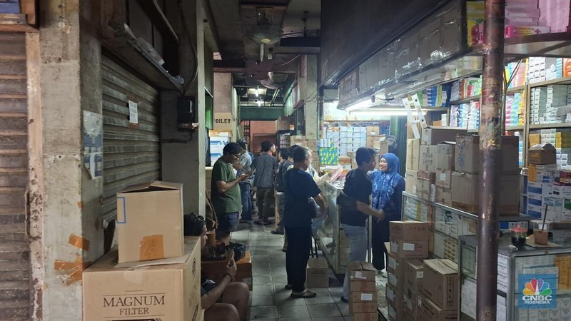 Kondisi Pasar Pramuka yang Mulai Kondusif Kembali Setelah Sempat Ricuh Akibat Kekecewaan Pedagang Akibat Kenaikan Tarif Sewa Kios. (CNBC Indonesia/Chandra)