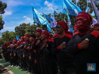 Massa Buruh Geruduk Balai Kota, Tuntut UMP Jakarta Naik ke Rp6 Juta