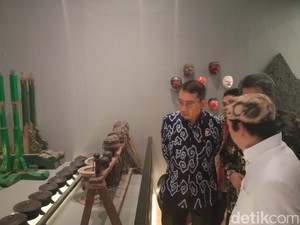 Wajah Baru Museum Kanoman, Sinar Lampu Pertegas Detail Koleksi