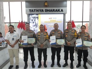 Salurkan Beras SPHP 753 Ton, Polres Mojokerto Diganjar Penghargaan Bulog