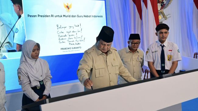 Momen Prabowo Luncurkan Program Digitalisasi Pembelajaran di Bekasi