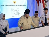 Momen Prabowo Luncurkan Program Digitalisasi Pembelajaran di Bekasi