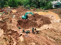 Petaka Hantam RI, Puluhan Orang Terkubur Ditelan Longsor-Masih Dicari